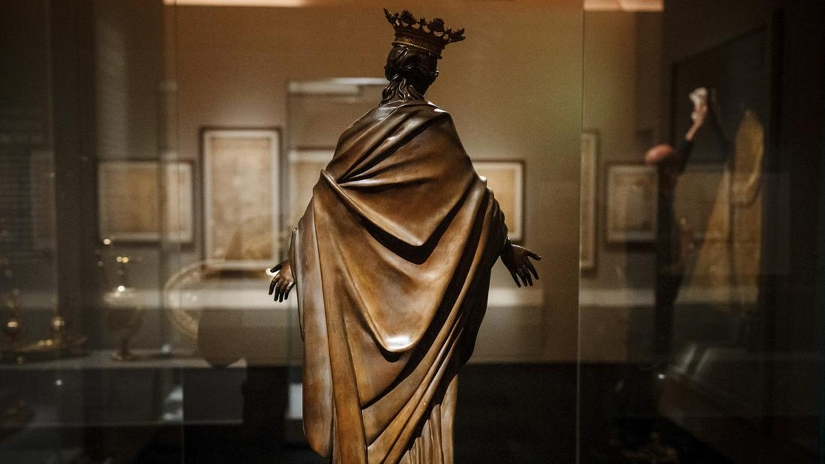 FOTO: Sisa-sisa Harta Karun Notre Dame Dipamerkan Lagi dalam tempat Paris