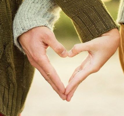 Cara Ungkapkan Perasaan Lewat Kumpulan Lagu untuk Crush